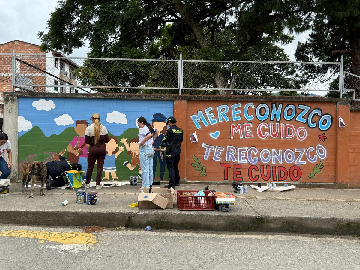 En el barrio María Auxiliadora llenamos de color y conciencia nuestras calles con un mural construido entre la comunidad y la Policía Nacional. 👮🏻‍♀️

Este espacio busca recordar la importancia de la prevención del embarazo adolescente y de la lucha contra la explotación sexual.