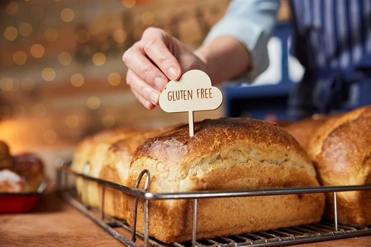 Aller_MD's tweet image. Scientists have created a low-cost #gluten #sensor that combines lateral flow strips with #smartphone imaging, exposing hidden contamination in everyday foods from fries to salads and offering peace of mind to millions on gluten-free diets. 
news-medical.net/news/20250922/…