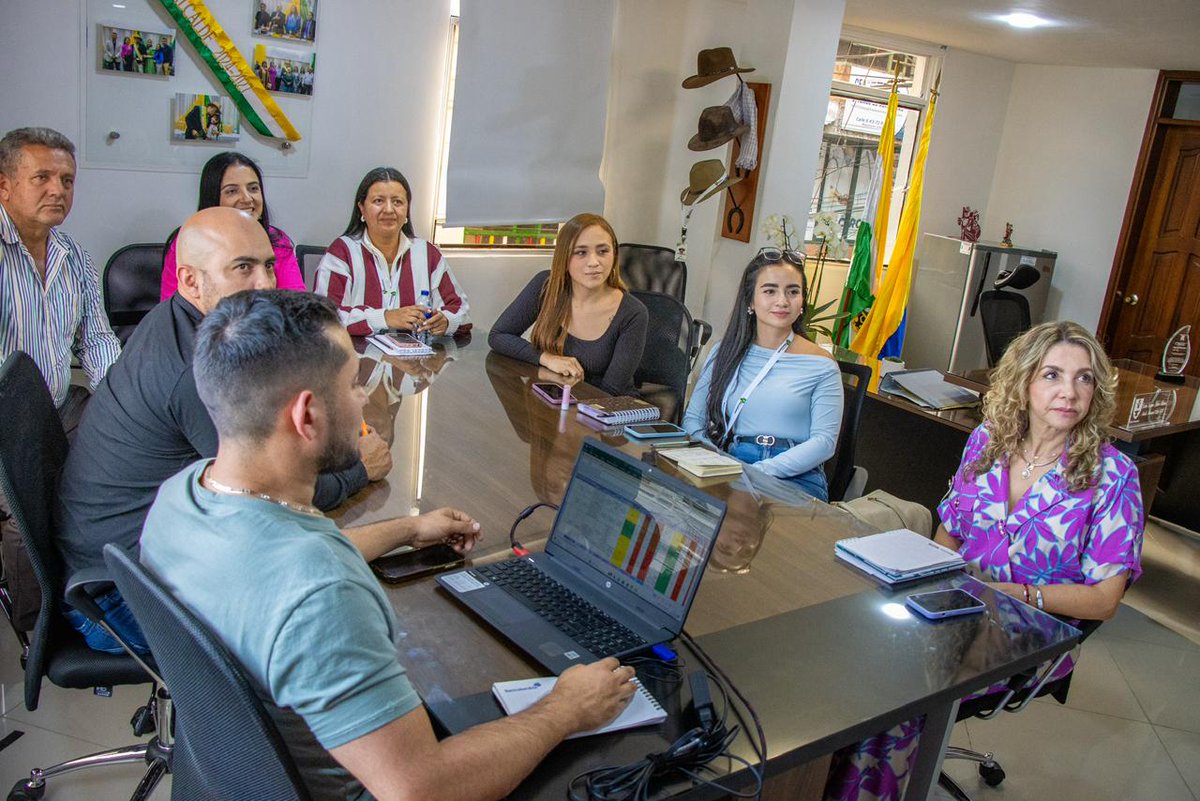 ConInterCaldas's tweet image. Visitamos el municipio de #Manzanares para intercambiar conocimientos y experiencias sobre auditorías, riesgos y controles con el talento humano de la Alcaldía de este territorio. Ratificamos el compromiso con el sistema de Control Interno en #Caldas #EvitaElRiesgo #TomaElControl