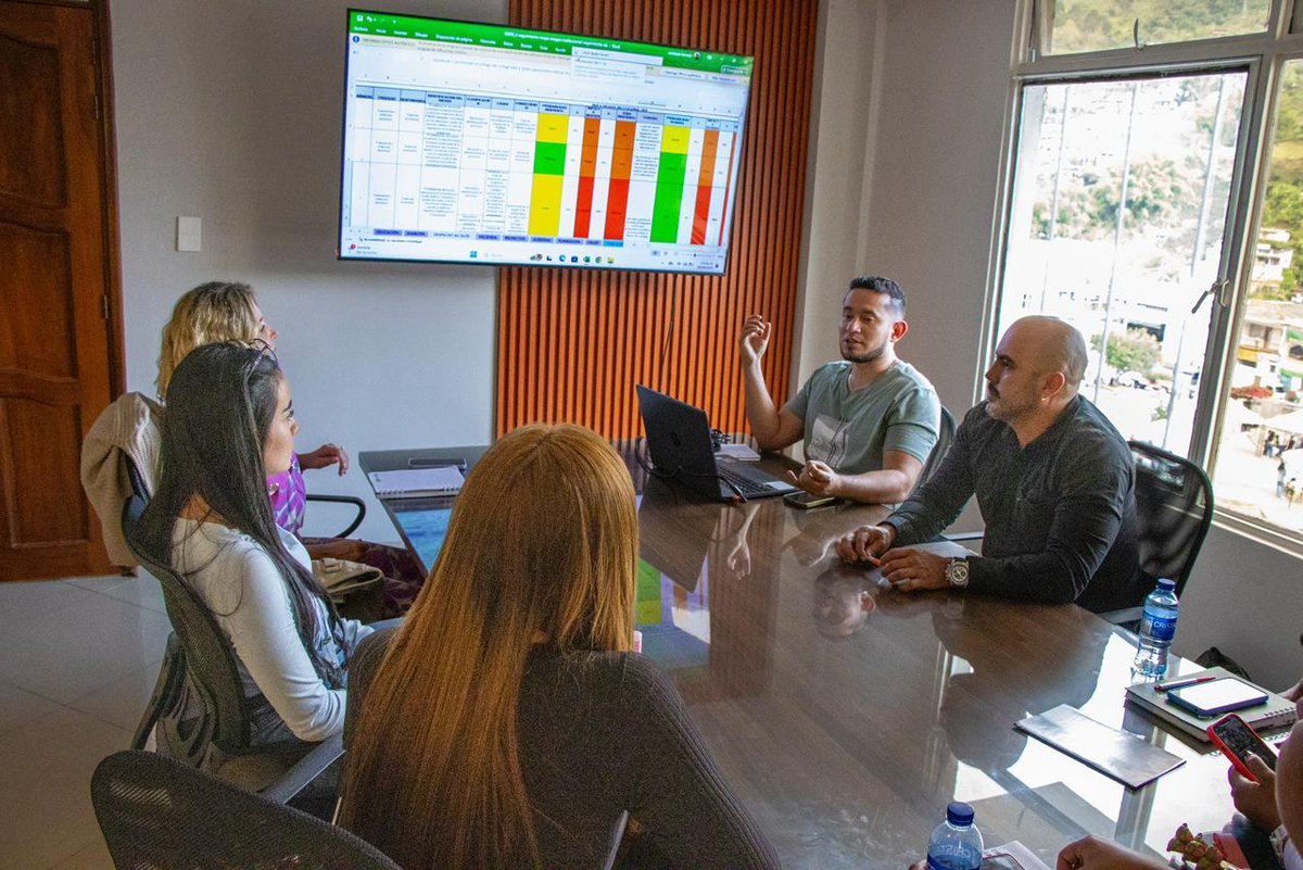 ConInterCaldas's tweet image. Visitamos el municipio de #Manzanares para intercambiar conocimientos y experiencias sobre auditorías, riesgos y controles con el talento humano de la Alcaldía de este territorio. Ratificamos el compromiso con el sistema de Control Interno en #Caldas #EvitaElRiesgo #TomaElControl