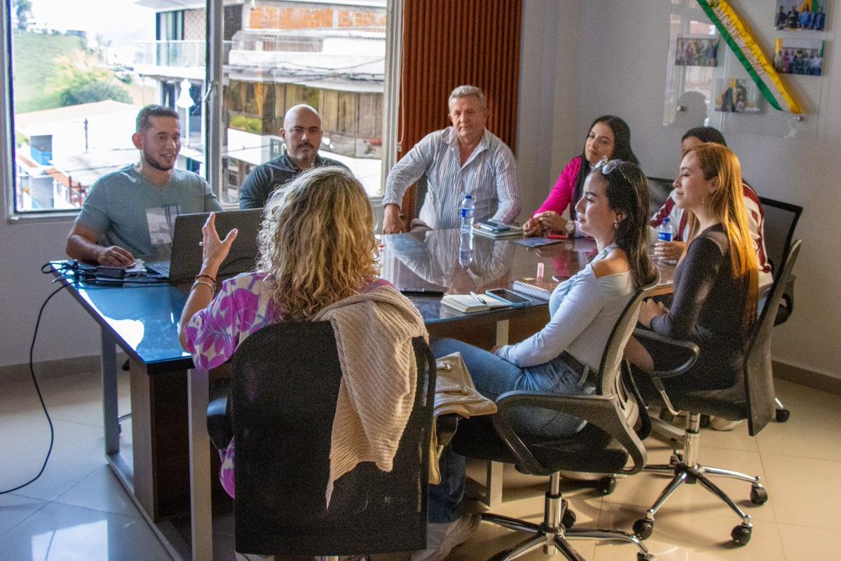 ConInterCaldas's tweet image. Visitamos el municipio de #Manzanares para intercambiar conocimientos y experiencias sobre auditorías, riesgos y controles con el talento humano de la Alcaldía de este territorio. Ratificamos el compromiso con el sistema de Control Interno en #Caldas #EvitaElRiesgo #TomaElControl