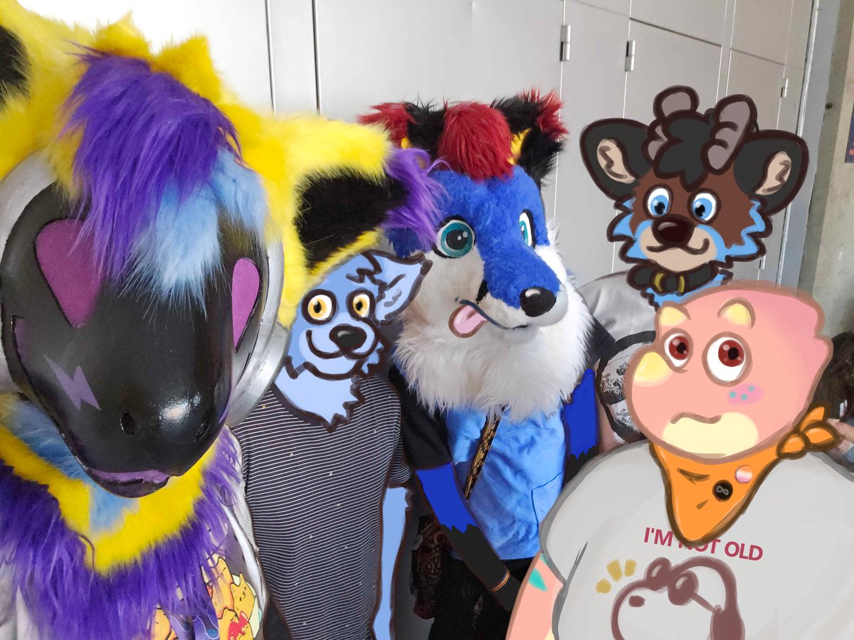 Furries at #JapanWeekendMadrid 🇯🇵🐺
<a href="/Vainille/">Helado de Vainille ❄️</a> <a href="/cyeraora/">Cyeraora</a> <a href="/Ruben_el_dragon/">voleitor drakeru</a>