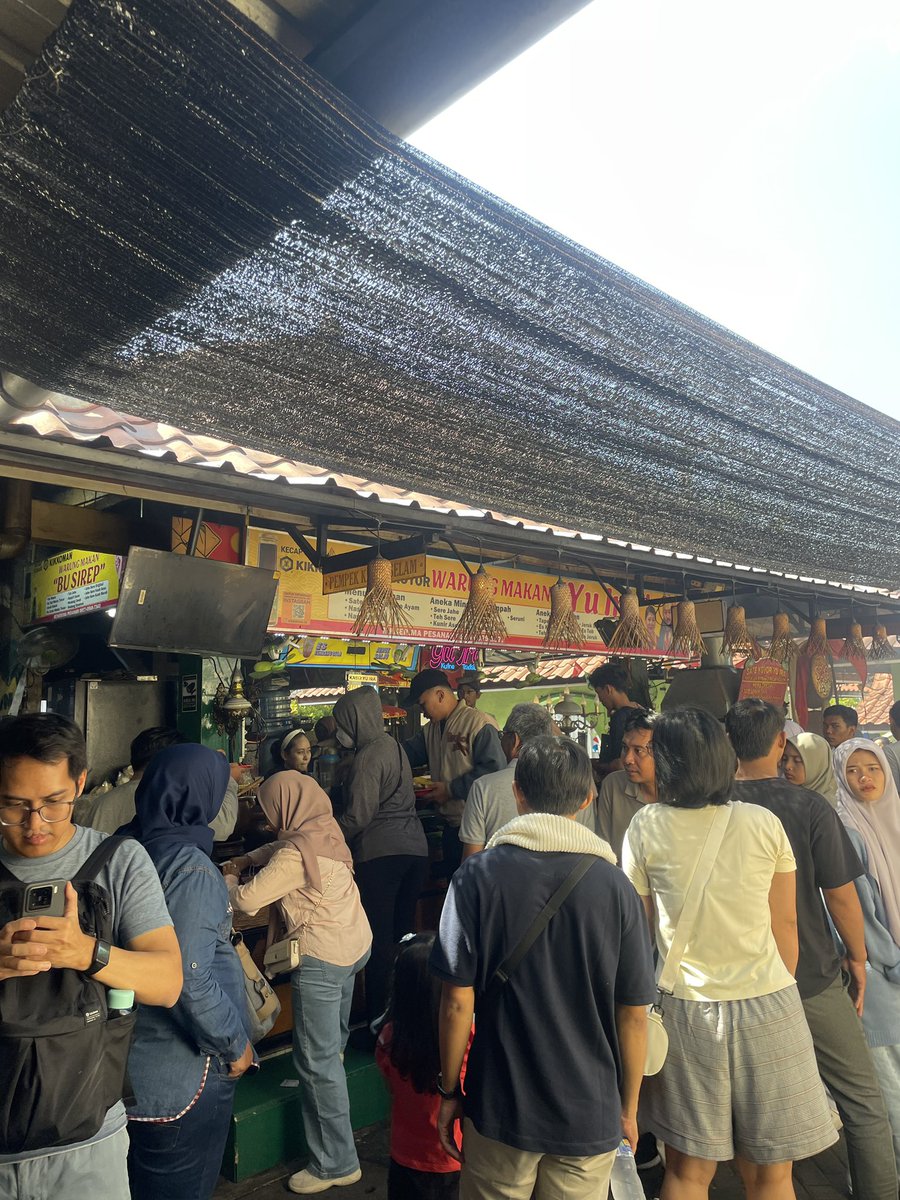 BintangCahyo9's tweet photo. pasar ngasem jogja https://t.co/ZiwwTHwS7d