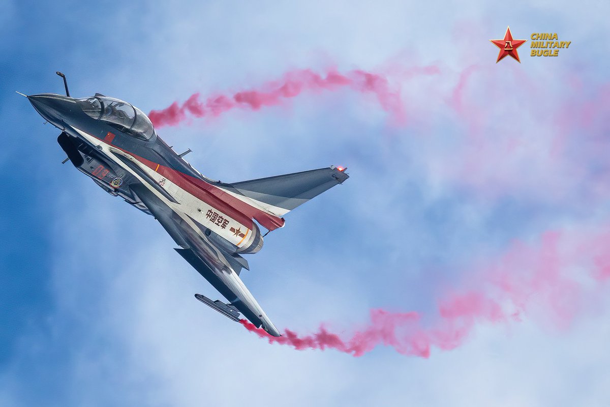 ChinaMilBugle's tweet photo. Spectacular aerobatics and cutting-edge aircraft displays captivated audiences at the 2025 #Aviation Open-Day Activities of Chinese #PLA Air Force and the #ChangchunAirShow in northeast China's Jilin Province on September 21.

https://t.co/E3qkDnkxal https://t.co/1o5WfxKRTK