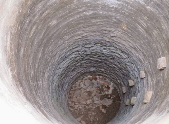 PedroPabloTR's tweet photo. * SE SECAN LOS POZOS, Y SE SECARÁN LOS MORENISTAS-.
En #Querétaro en 1940 se encontraba agua excavando a 100 metros. Hoy se tiene que excavar a 400. 
El ‘Acuífero del Valle de #Querétaro” acumuló un abatimiento de -134 metros en los últimos 54 años. Un promedio de -2.5 metros por año.
Si no fuera por el Acueducto II (una obra realizada por el exgobernador Paco Garrido) la mitad del Estado tendría una grave escasez de agua. Fue una gran solución, que hoy ya no es suficiente, ni viable (traer agua desde #Hidalgo).
Es suicida para el bienestar de los queretanos la terquedad radical, dogmática y sin razón de los diputados de @MorenaQro_Ofic que se niegan a apoyar #ElBatanAguaaParaTodos.
Un proyecto de @makugo que regenerará agua para los siguientes 30 años. No hay otro proyecto. 
La narrativa de los radicales morenistas es grilla. Históricamente tendrán ese estigma. Dieron la espalda a los ciudadanos.