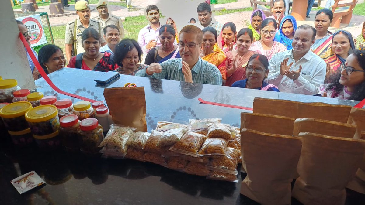 इको पॉइंट मारकुंडी घाटी पर, सोन प्रेरणा कैफे का किया गया उद्घाटन, सोन प्रेरणा कैफे  स्वयं सहायता समूह की सदस्य द्वारा किया जाएगा संचालन,पर्यटको के लिए उपलब्ध रहेगी सुविधाएं <a href="/PMOIndia/">PMO India</a> <a href="/CMOfficeUP/">CM Office, GoUP</a> <a href="/myogioffice/">Yogi Adityanath Office</a> <a href="/ChiefSecyUP/">S.P. Goyal, Chief Secretary, GoUP</a>