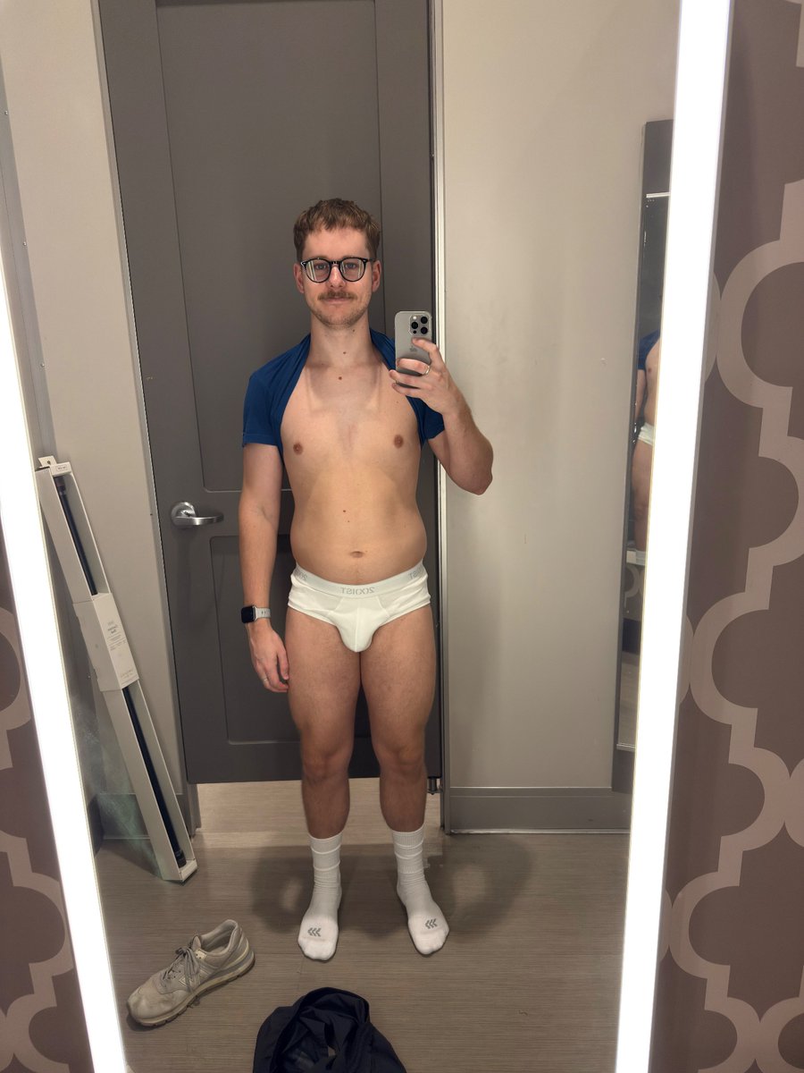 GayNikeSocks tweet media