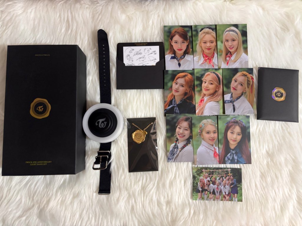oncecandyph's tweet photo. WTS | LFB | PH #OCPHOnhand 🛒

TWICE LIGHT BAND KIT WITH NAYEON AND CHAEYOUNG LIGHT BAND CUSTOM KIT
— complete inclusions
— used only to check if working

3k set

twice light band lightstick 5th anniversary nayeon chaeyoung custom kit https://t.co/7a33g6mI6R