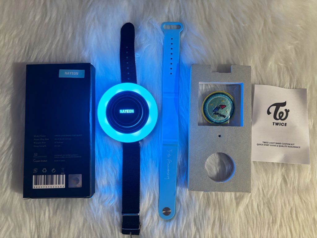 oncecandyph's tweet photo. WTS | LFB | PH #OCPHOnhand 🛒

TWICE LIGHT BAND KIT WITH NAYEON AND CHAEYOUNG LIGHT BAND CUSTOM KIT
— complete inclusions
— used only to check if working

3k set

twice light band lightstick 5th anniversary nayeon chaeyoung custom kit https://t.co/7a33g6mI6R