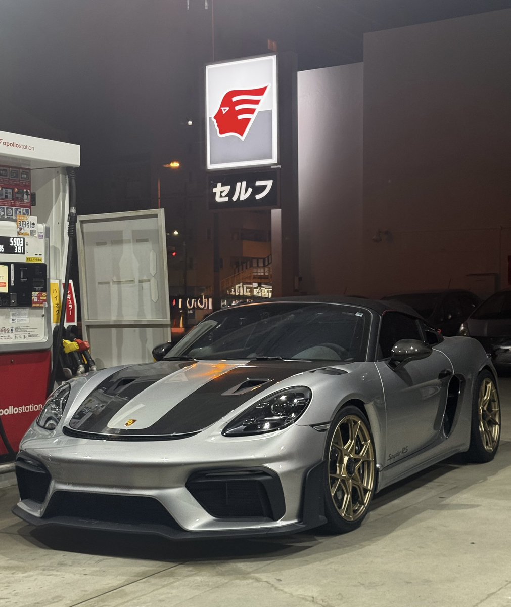 porsche_carlife's tweet image. 明日のツーリングに向けて給油完了！

#718SpyderRS #SpyderRS