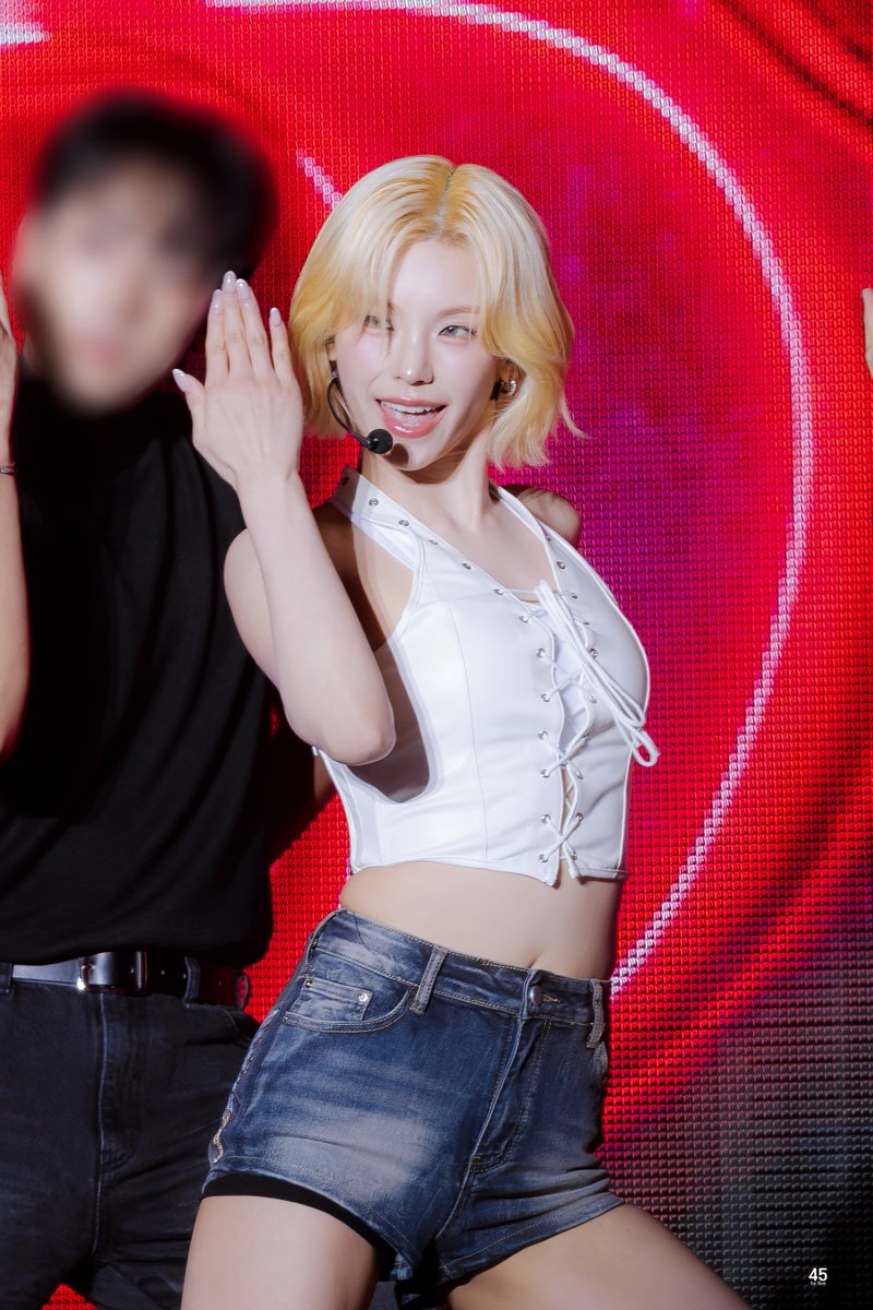 250920 팬미팅 🐺🖤

#ITZY #있지 #YEJI #예지