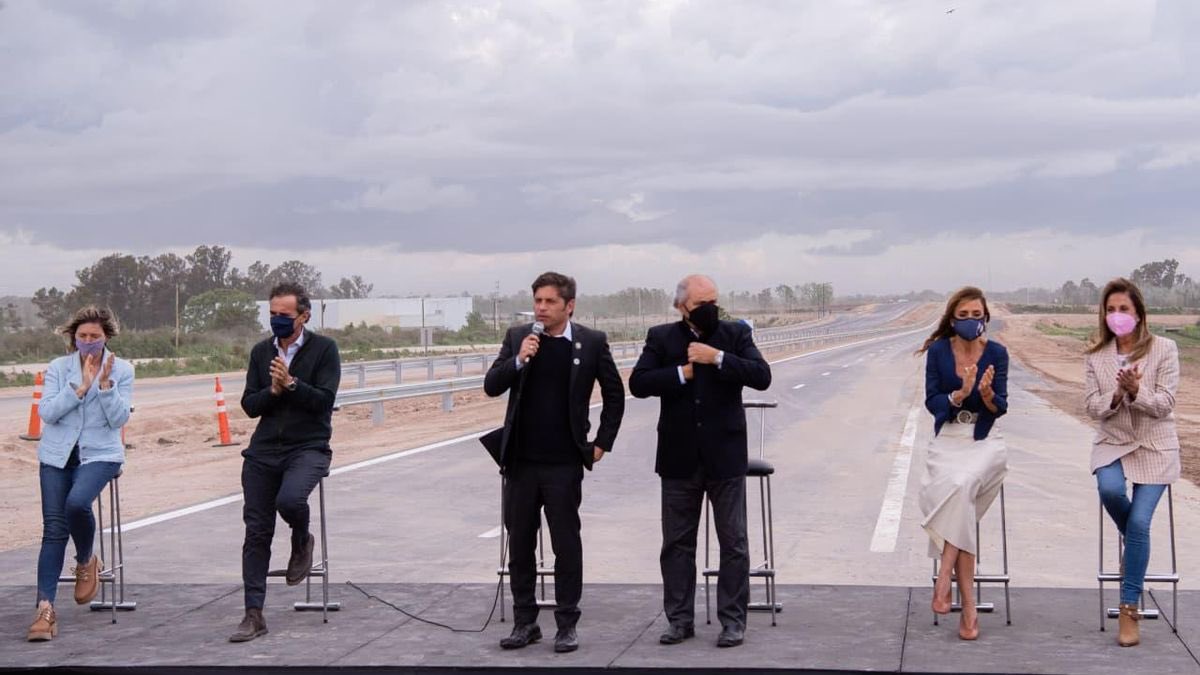 <a href="/C5N/">C5N</a> Mira ahí estás en la ruta y usando barbijo! Saca la cuenta de hace cuanto esa ruta tendría que estar terminada. COMO PUEDE SER QUE MIENTAN ASÍ??!