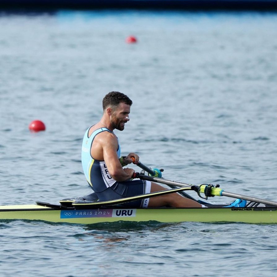 #Remo | Arranque soñado para Uruguay en el Mundial de Shanghái 🚣‍♂️🇺🇾.

Bruno Cetraro abrió la participación celeste con una actuación excepcional, ganando su serie del single abierto con un tiempo de 6:44.44, siendo este un nuevo récord nacional en los 2.000 metros.

…