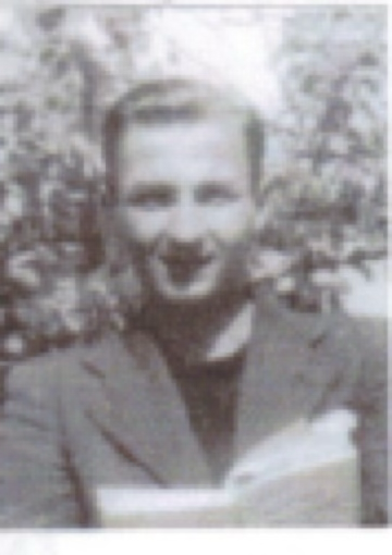 ANPIRomaPosti's tweet photo. "Papà e mamma carissimi, avevo fatto dei progetti così belli! Ma muoio per la #Francia, per il mio ideale, perché il vero socialismo trionfi."
Membro del gruppo "#GuyMoquet", #JeanPaulGrappin, arrestato e seviziato dalla #Gestapo, venne fucilato a #Besançon il #26settembre 1943. https://t.co/xCznzSG6pl