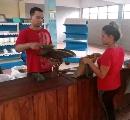 Continúa en #LasTunas la distribución del azúcar de la Canasta Familiar Normada correspondiente a septiembre.
Ya se distribuye en los municipios Puerto Padre, Las Tunas y Jobabo.
#ComercioCuba  #ComercioDelPueblo #PorLasTunasLaVictoria
