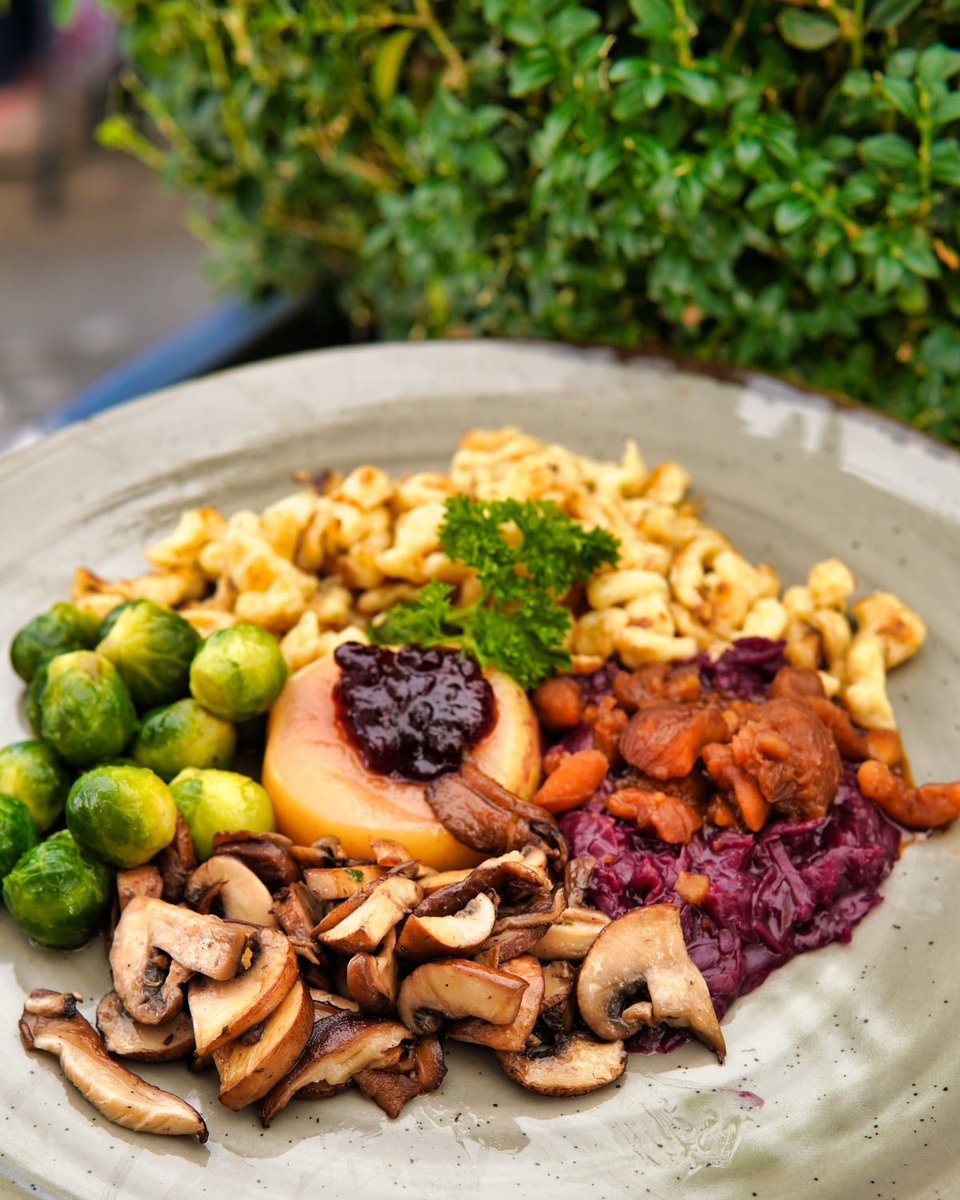 GLOCKENHOF GOES WILD

Vorbeikommen und den Herbst geniessen! 

Tisch reservieren unter glockenhof.ch/essen-trinken/… oder telefonisch unter 044 225 91 91.