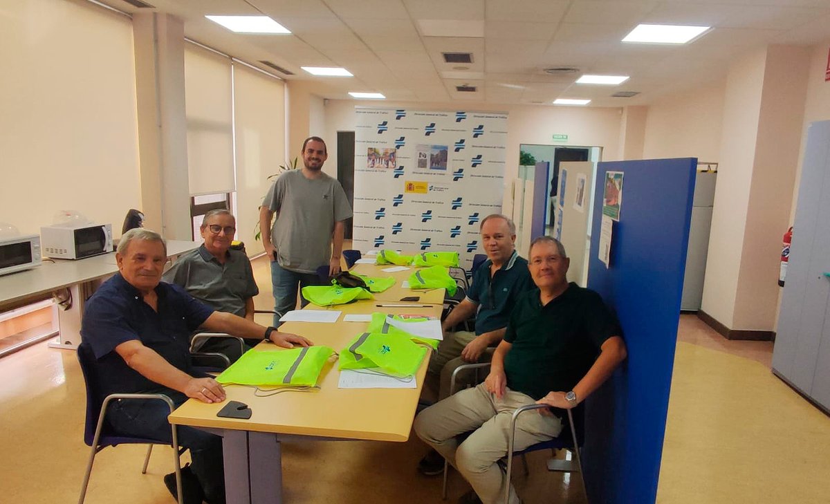 DGTes's tweet photo. La #JPT #Murcia celebra la #SEM2025 con un taller de prevención del consumo de #AlcoholYOtrasdrogas en colaboración con la #ATGC, una revista de experiencias del #ProgramaStars o una charla sobre conducción de personas #mayores seguida de una ruta por la ribera del río Segura. 👏 https://t.co/tuDV5VYhlL