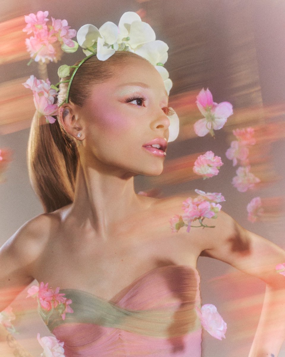 infoari's tweet photo. ARIANA GRANDE https://t.co/AjOm1kepUz