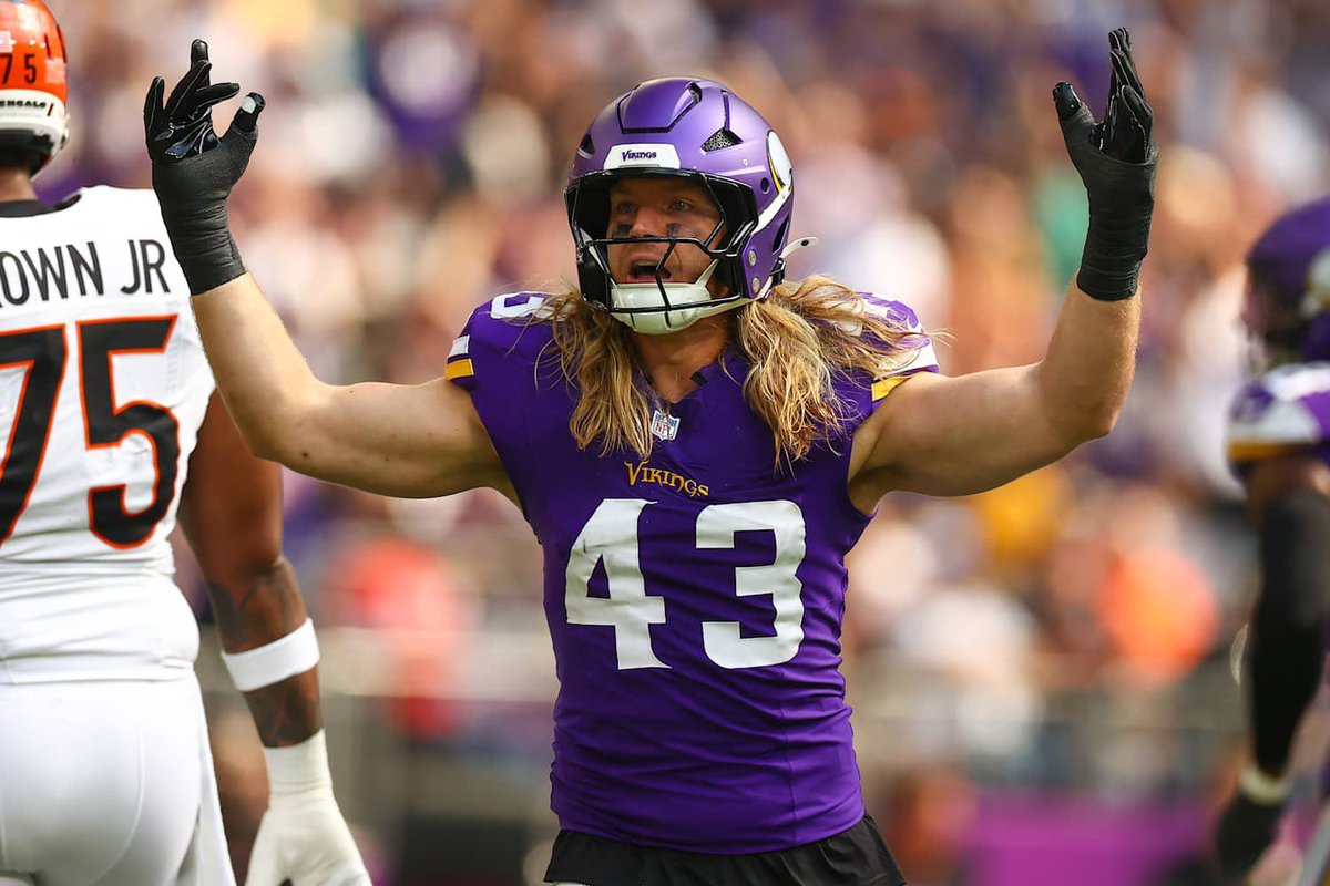 Despite only playing 8 snaps, #Vikings edge rusher Andrew Van Ginkel had 2 sacks in yesterday’s game. Thats gotta be up there for one of the highest sack to snap ratios in NFL history 😂