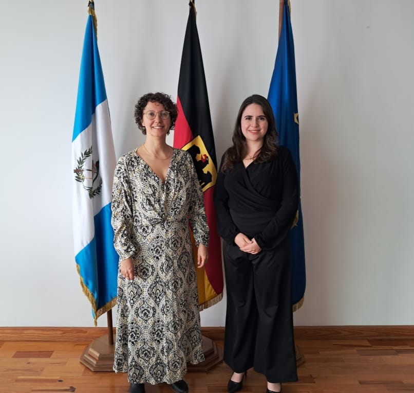 La Dirección de Asuntos Internacionales de CACIF se reunió con la Encargada de Negocios de la Embajada de Alemania 🇩🇪🇬🇹, Sra. Sabine Eismann, para explorar oportunidades en infraestructura, energía, farmacéutica, agricultura, textiles y químicos, reforzando la cooperación y