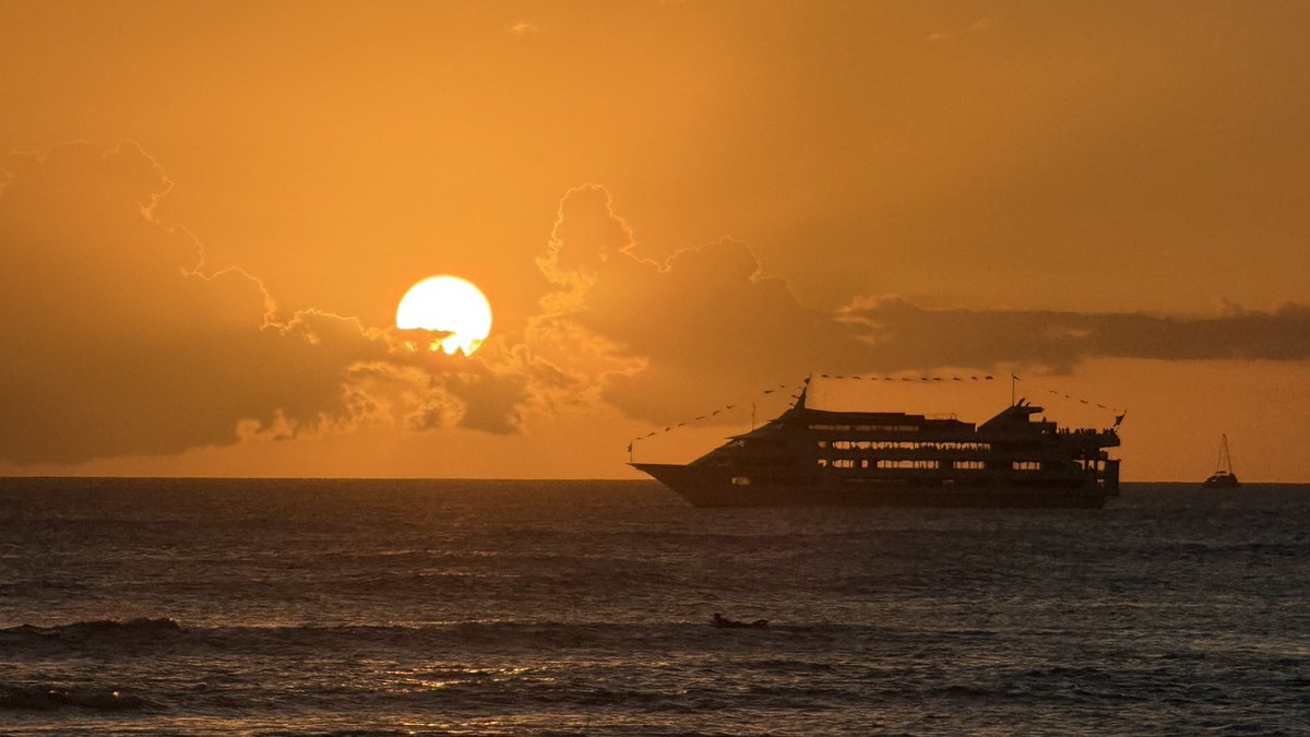 hawaii_isla808's tweet photo. A breathtaking sunset in Honolulu, Hawaii π
β¨ πΈβ€οΈβοΈπΊ #hawaii #oahu #honolulu #sunset #sunsethawaii https://t.co/9eC3YMPOwM