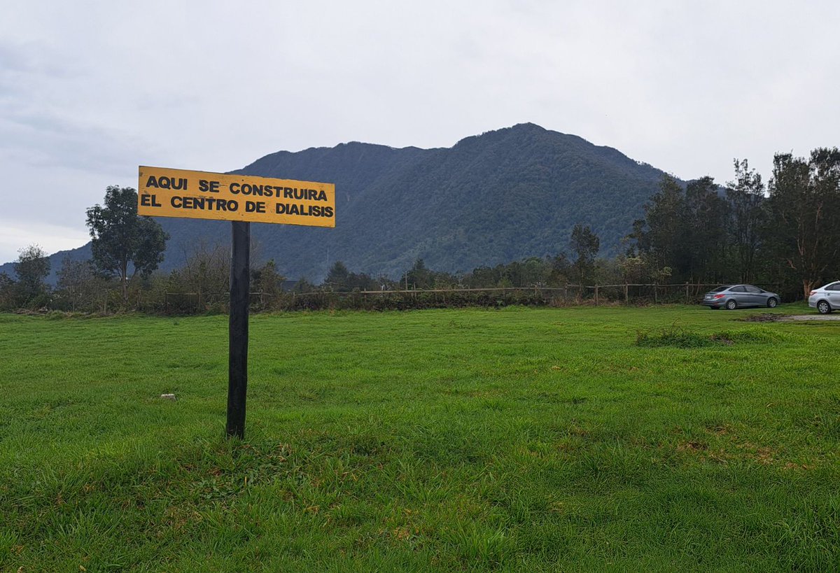 SSDelReloncavi's tweet photo. El Servicio de Salud Del Reloncaví y el Gobierno Regional de Los Lagos firmaron el convenio que financiará el diseño del Centro de Diálisis de la comuna de Hualaihué. Son $ 115 millones que permitirán diseñar el proyecto del recinto que tendrá 630 m2 y seis sillones de diálisis. https://t.co/7ZTRvabb14