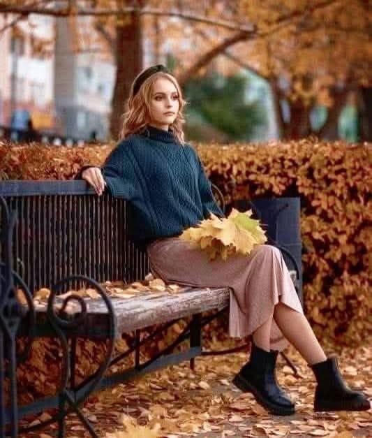 Hiç kimseyi kolay kolay 
yargılamayın, insanların içindeki 
yangınları, savaşları, acıları, 
ölümleri bilemezsiniz.
Anlamaya çalışın, yardım edin, 
dinleyin ama asla yargılamayın.
O insanın geçtiği yolları bilmeden 
onun yolunu kınamayın.
Ya yardımcı olun, ya da uzak olun.