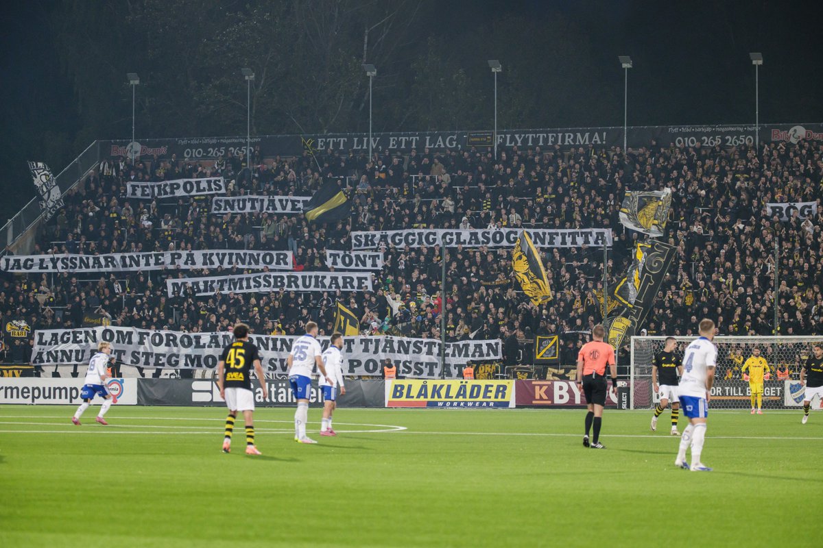 Budskap från AIK-klacken.