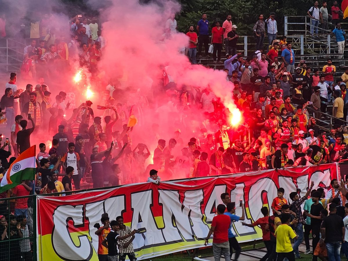 SumanSelf's tweet photo. 4️⃣1️⃣🏆
❤️💛
#EastBengal #EastBengalFC
#CFL #CalcuttaFootballLeague
#IFA #IndianFootballAssociation https://t.co/3UXbtdm3Nl
