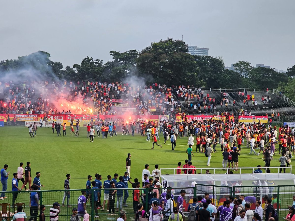 SumanSelf's tweet photo. 4️⃣1️⃣🏆
❤️💛
#EastBengal #EastBengalFC
#CFL #CalcuttaFootballLeague
#IFA #IndianFootballAssociation https://t.co/3UXbtdm3Nl