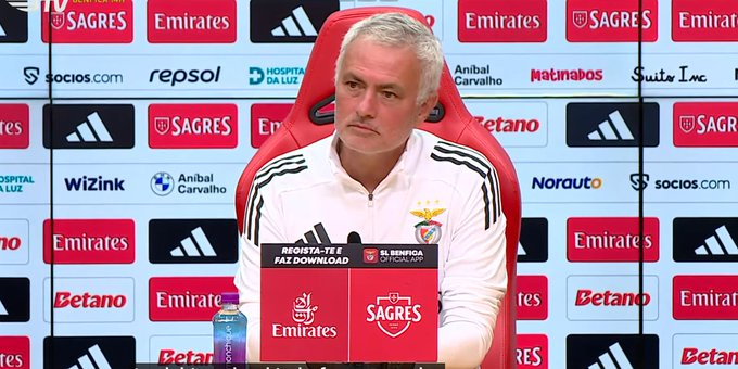 🗣️Jose Mourinho faces the media on his pre-match press conference ahead of tomorrow's match against Rio Ave.

On this thread, you can read what he had to say to the press.

🔴#SLBenfica