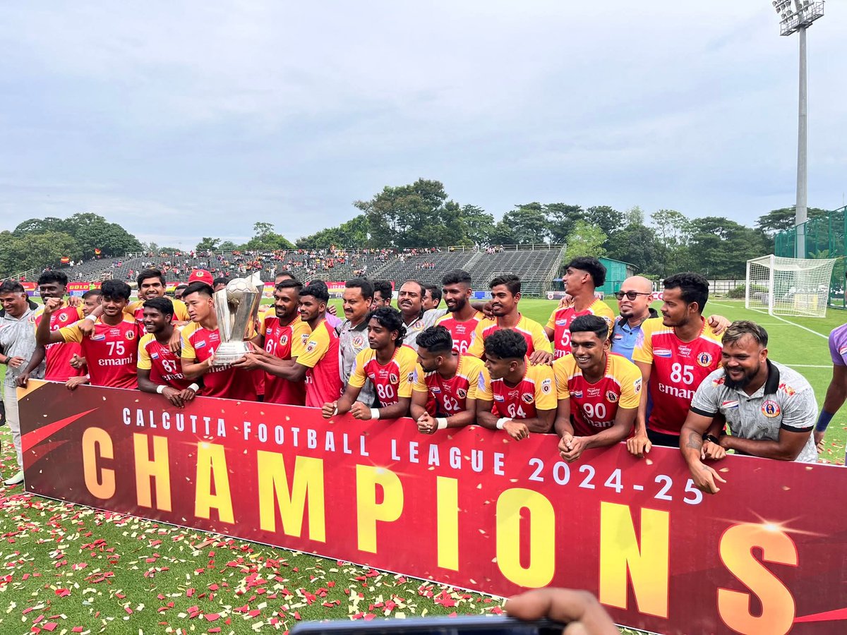 SumanSelf's tweet photo. 4️⃣0️⃣🏆
❤️💛
#EastBengal #EastBengalFC
#CFL #CalcuttaFootballLeague 
#IFA #IndianFootballAssociation https://t.co/TexrzCrWem