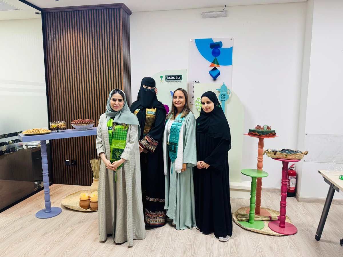 linkdevelopment's tweet image. احتفلنا اليوم في شركة لينك ديفيلوبمنت باليوم الوطني الـ95 للمملكة، وسط أجواء مليئة بالولاء والفخر والاعتزاز. كانت المناسبة فرصة لتجديد الانتماء لوطننا الغالي، واستذكار إنجازاته العظيمة وتطلعاته المستقبلية.
دام عزك يا وطن.

#عزنا_بطبعنا #اليوم_الوطني_السعودي95
#لينك_ديفيلوبمنت