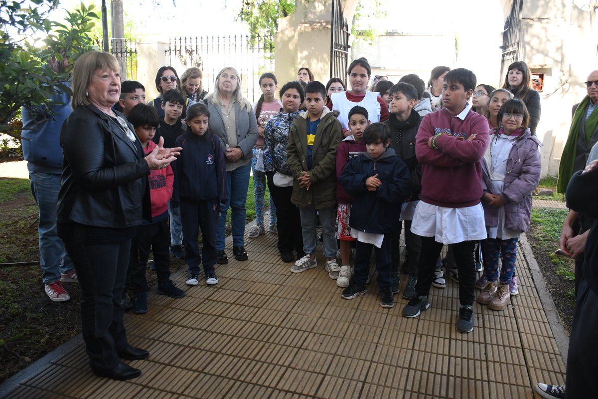 🎨✨ Ya se puede visitar “Therografías: Escrituras Híbridas” en el Museo Pompeo Boggio

En el marco de la Semana de las Artes, con la presencia del intendente Guillermo Britos se inauguró esta propuesta inmersiva y multidisciplinaria que invita a descubrir nuevas formas de
