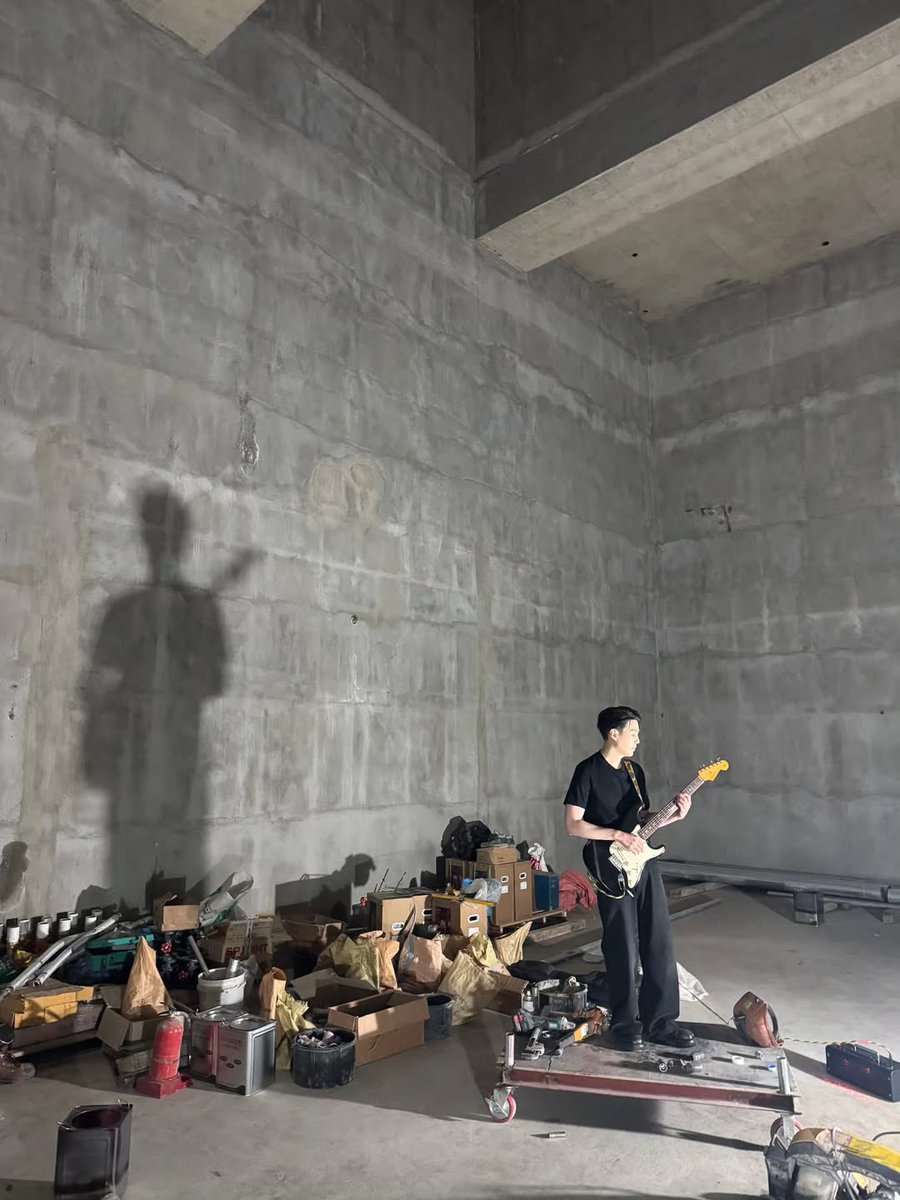 hobi’s sweat tweet media