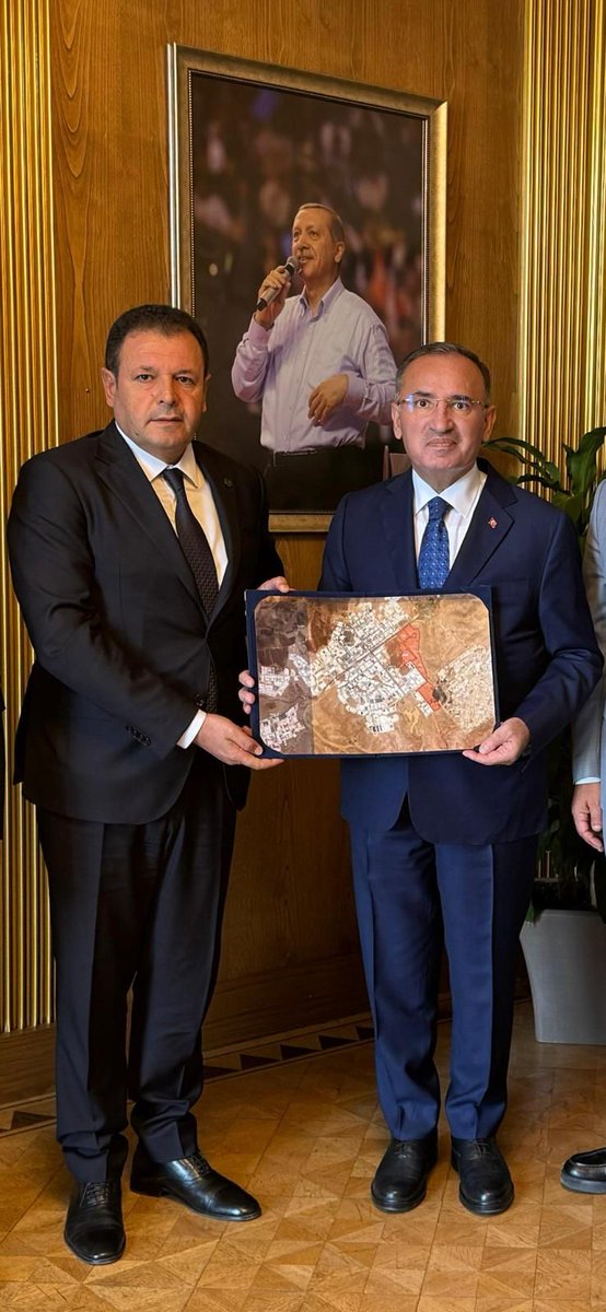 Şanlıurfa Sanayide Yükseliyor: Çalışanlara Konut ve Yeni Yaşam Alanı Müjdesi

Tarih, gastronomi ve tarımda Türkiye’nin önde gelen şehirleri arasında ilk sıralarda yer alan Şanlıurfa, son yıllarda geliştirdiği sanayi ataklarıyla kentin çıtasını her geçen gün daha da yükseltiyor.