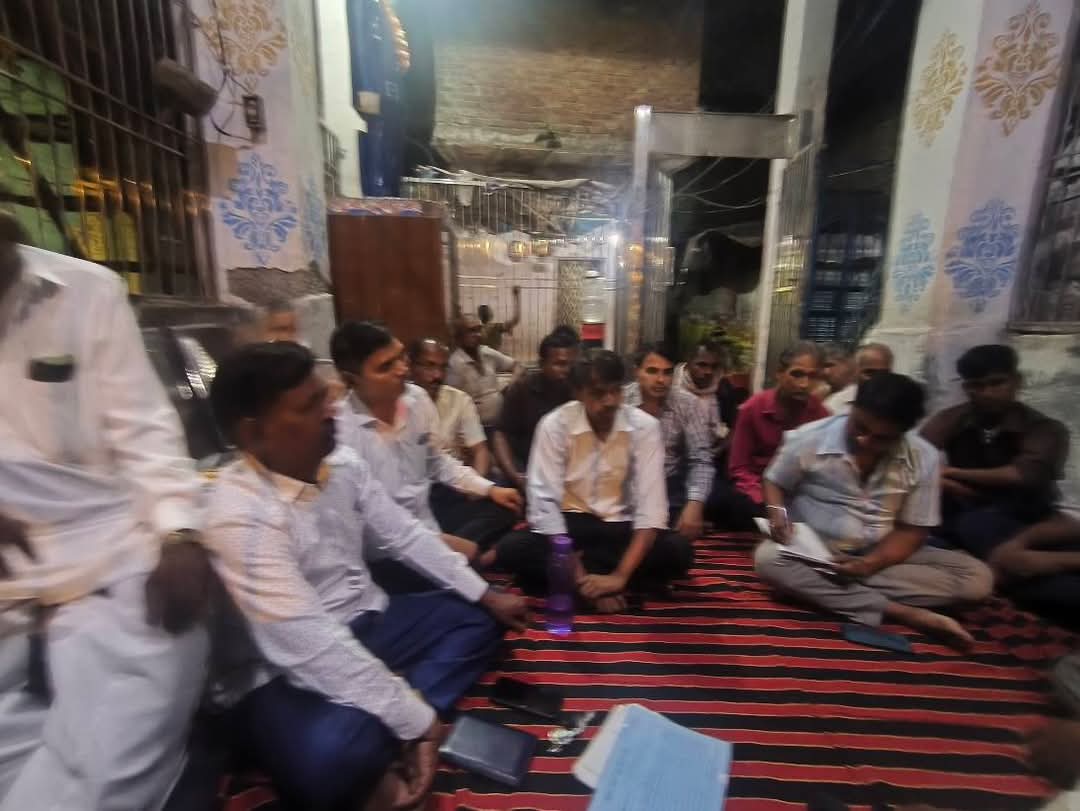 बहुजन समाज को घर घर जाकर बाबासाहेब आंबेडकर मन्यावर कांशीराम साहेब और आदरणीय बहनजी के संघर्ष, सिद्धांत और त्याग समझाना है.
दिनांक:-22/09/2025
आज सदर विधानसभा में मन्यावर कांशीराम साहेब के परिनिर्वर्ण दिवस 9/10/2025 को 12रकाबगंज दिल्ली में पुष्प अर्पित करने के लिए आमंत्रित कर रहे