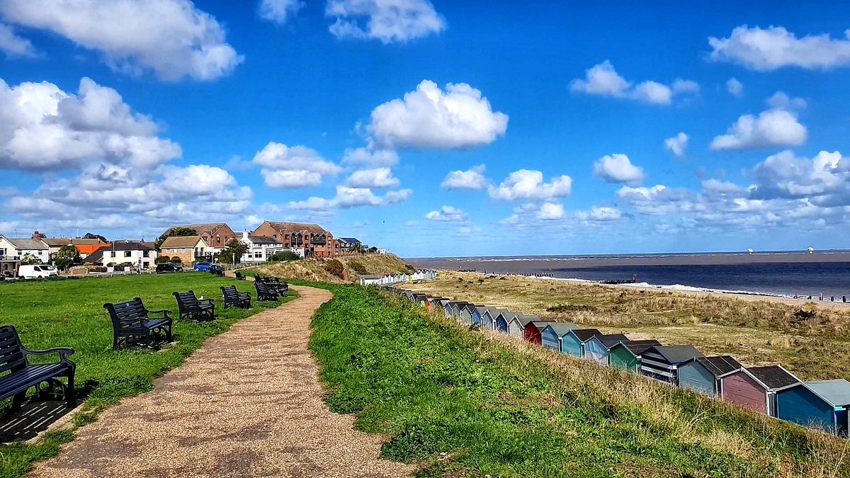 A beautiful day here in Pakefield, Lowestoft, on the East coast. <a href="/ChrisPage90/">Chris Page - Weatherman</a> <a href="/WeatherAisling/">Aisling Creevey</a> <a href="/itvanglia/">ITV News Anglia</a> <a href="/metoffice/">Met Office</a> #loveukweather