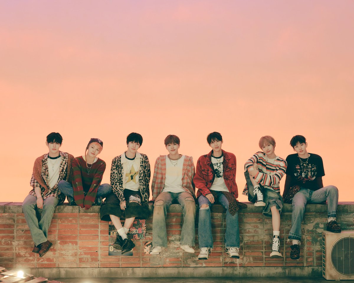 koreansales_twt's tweet photo. All 7 tracks from <My First Flip> by #KickFlip are charting in Bugs Real-Time Chart TOP 20: 

#1 My First Love Song 
#4 Band-Aid
#10 Crush
#14 Tiki-taka
#16 Gas On It
#19 404: Not Found 
#20 Secret Nightmare https://t.co/uWcG4hY2ju
