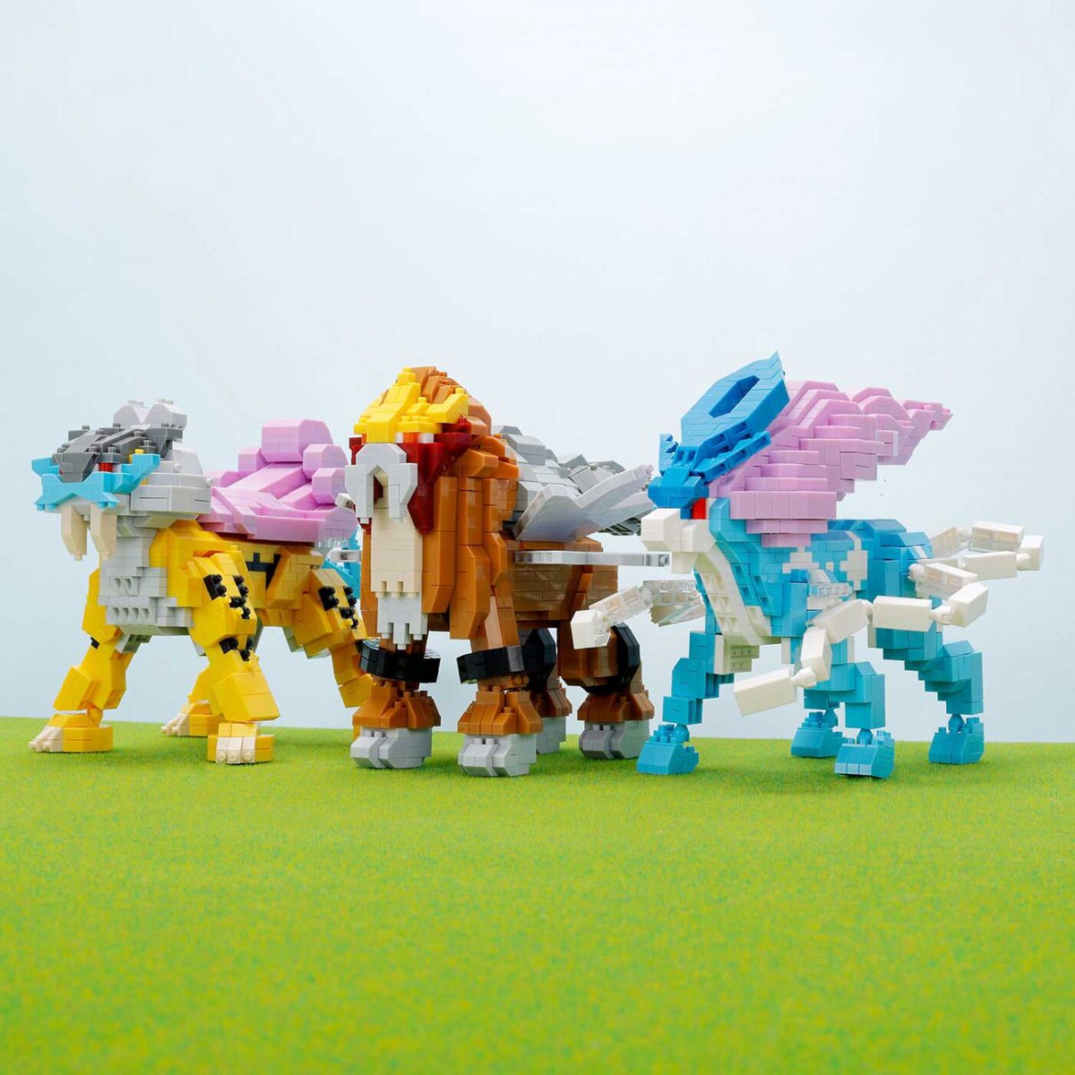 Pokegraph's tweet photo. Les nanoblock Raikou, Entei et Suicune seront disponibles début octobre au Japon. 
#PokemonGoodies #Pokemon https://t.co/jjNsJlhWCR