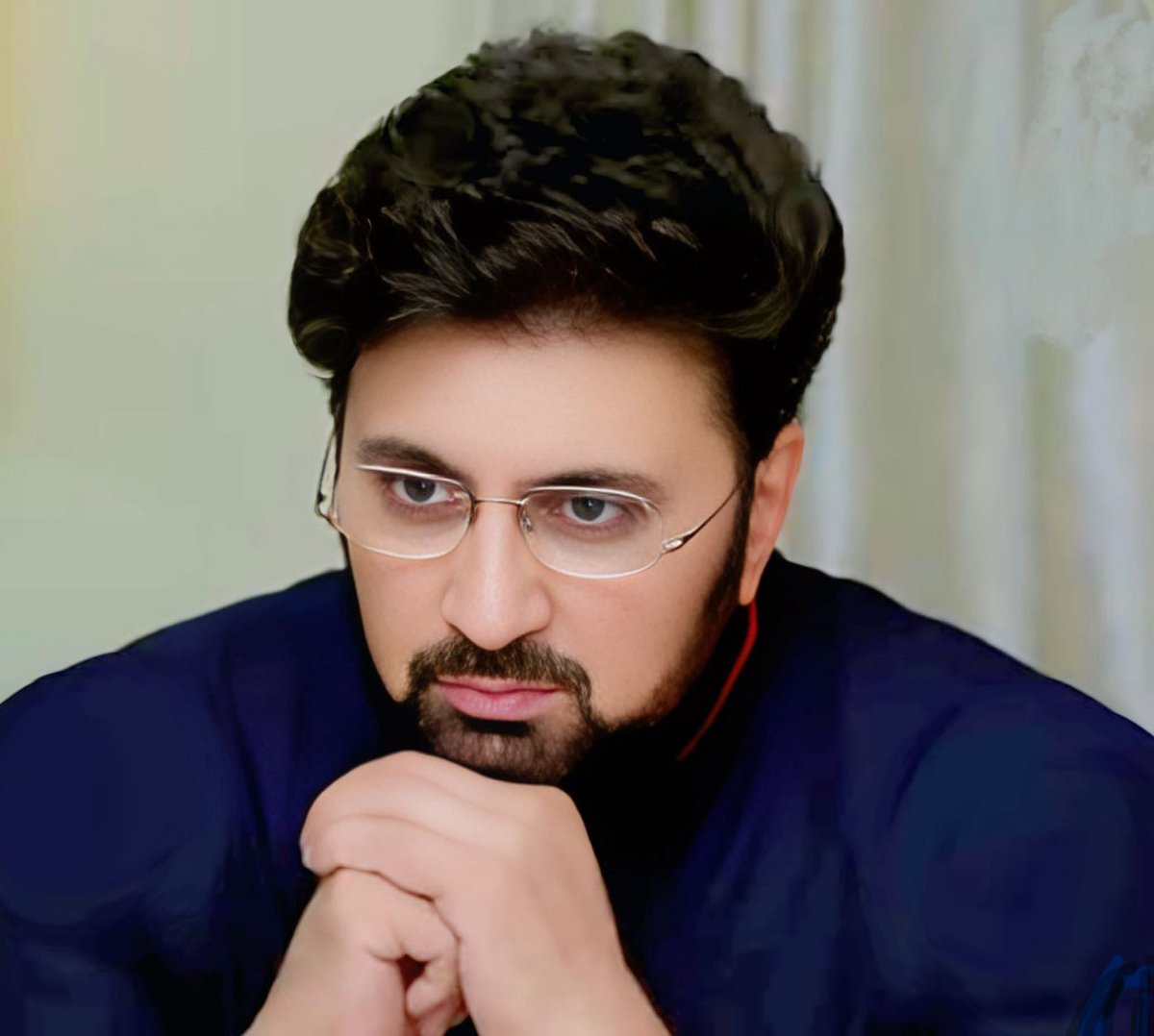 asadmaliklive's tweet image. میں خود سے شرمندہ ہوا،
جب مجھے احساس ہوا کہ زندگی 
تو ایک نقاب پوش تقریب ہے،
اور میں نے اس میں اپنے اصلی 
چہرے کے ساتھ حاضری دے دی۔