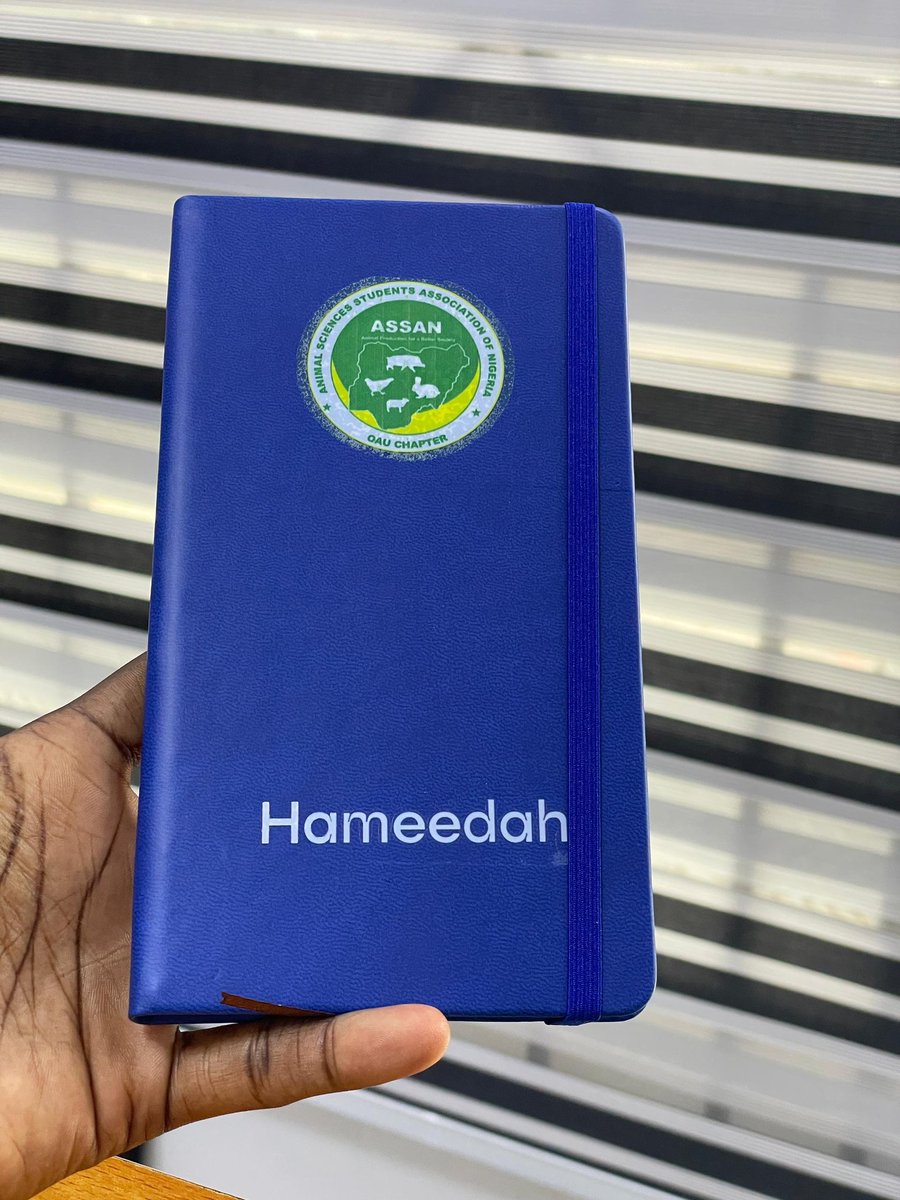 The beauty and versatility of mini journals, easy to use and carry along 🥰

#brandwithease #merch #eventbranding