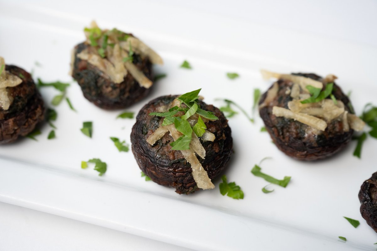 𝑺𝒕𝒖𝒇𝒇𝒆𝒅 𝑴𝒖𝒔𝒉𝒓𝒐𝒐𝒎𝒔 🍄✨

Elevate your appetizer game with our stuffed mushrooms—starting with vibrant vegan options bursting with bold, fresh flavors, and finishing with rich, savory Bacon &amp; Goat Cheese filled mushrooms that deliver comfort and indulgence.