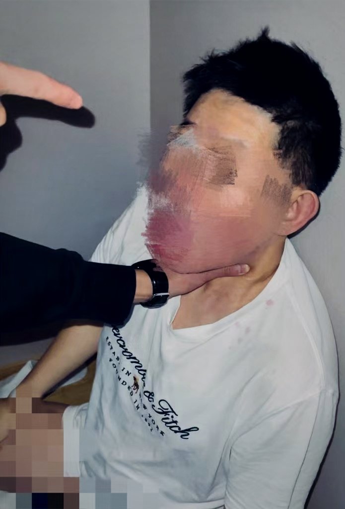 在别的主子爷面前唯唯诺诺，卑微地磕头，赔笑脸捧臭脚舔屁股沟子。在想被奴才拿捏的主子面前随意发泄，教你怎么巴结伺候你的奴才爷。