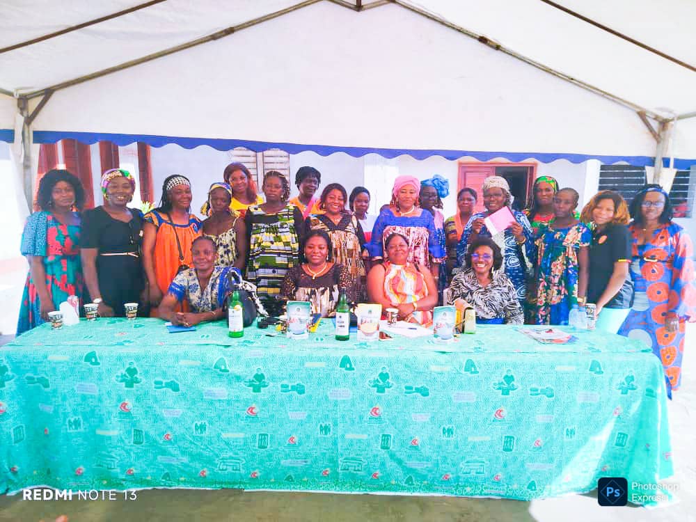 🚜🌱 À #Mbangassina, le #MINPMEESA renforce la promotion de l’entrepreneuriat féminin dans la filière manioc :
✅ 200 ha octroyés
✅ 2 ha pour une unité de transformation
✅ Femmes déjà actives dans la production de tapioca, farine, amidon ! 💪🏾 #ProjetManioc #ZLECAF