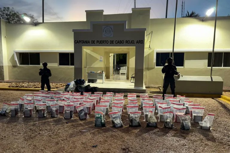 AJEnglish's tweet image. Dominican Republic says it seized 1,000kg of cocaine from boat US bombed, amid escalating anti-drug operations in the Caribbean aje.io/f5huhx