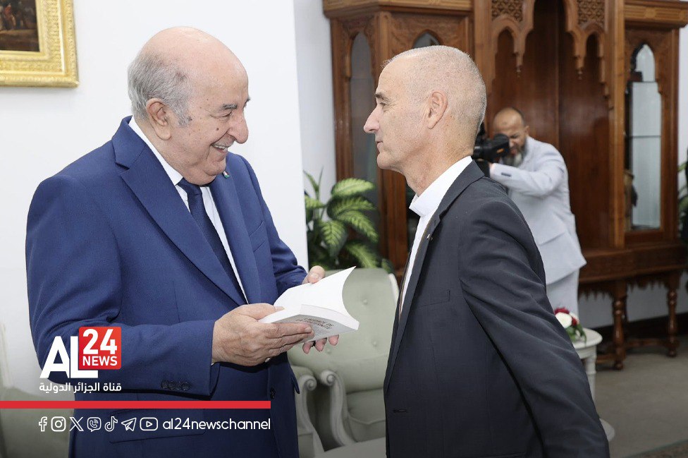 AL24Francais's tweet photo. #En_images:
Le prĂ©sident de la RĂ©publique, Abdelmadjid Tebboune, a reçu lundi, l'archevĂȘque d'Alger, le Cardinal Jean-Paul Vesco. https://t.co/C9kAk5gici