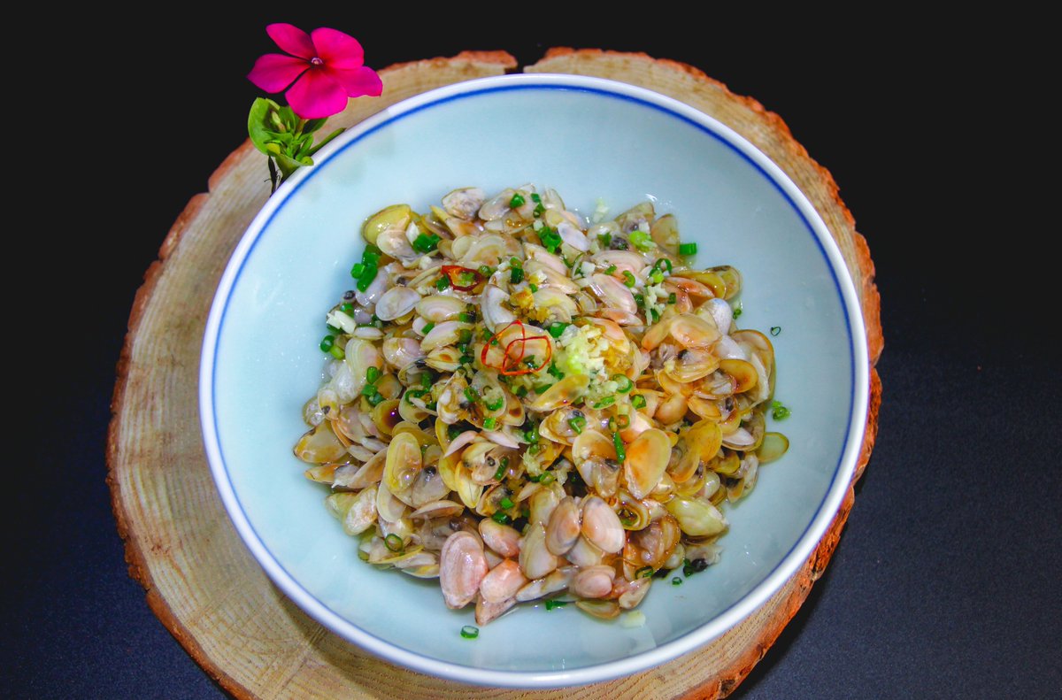 TravelNingbo's tweet image. Small in size but big in flavor, Ningbo’s baby clams—“haiguazi” for their pumpkin seed shape—are a local favorite. Peel, savor, and taste the ocean’s freshness when you visit Ningbo! 🦪🌊 #seefood #babyclam #ningbo #travelchina