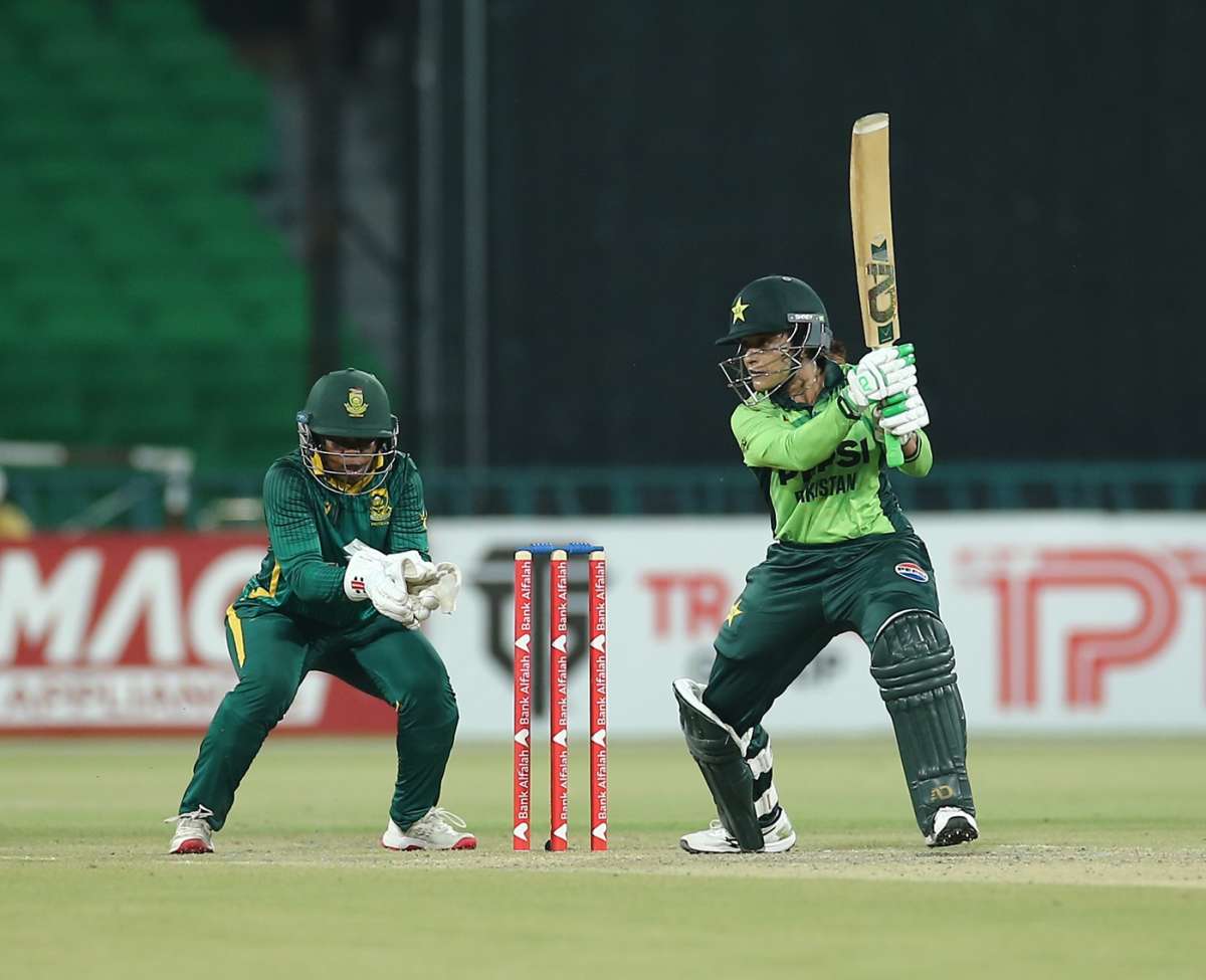 mirmujeeb's tweet photo. Triple threat on the pitch! Sidra Amin  smashed two centuries and a fifty in a three-match series against SA. A masterclass in batting!
#womencricket #SidraAmin #pakistancricket #pakwvsaw https://t.co/XzTqCVNnm4