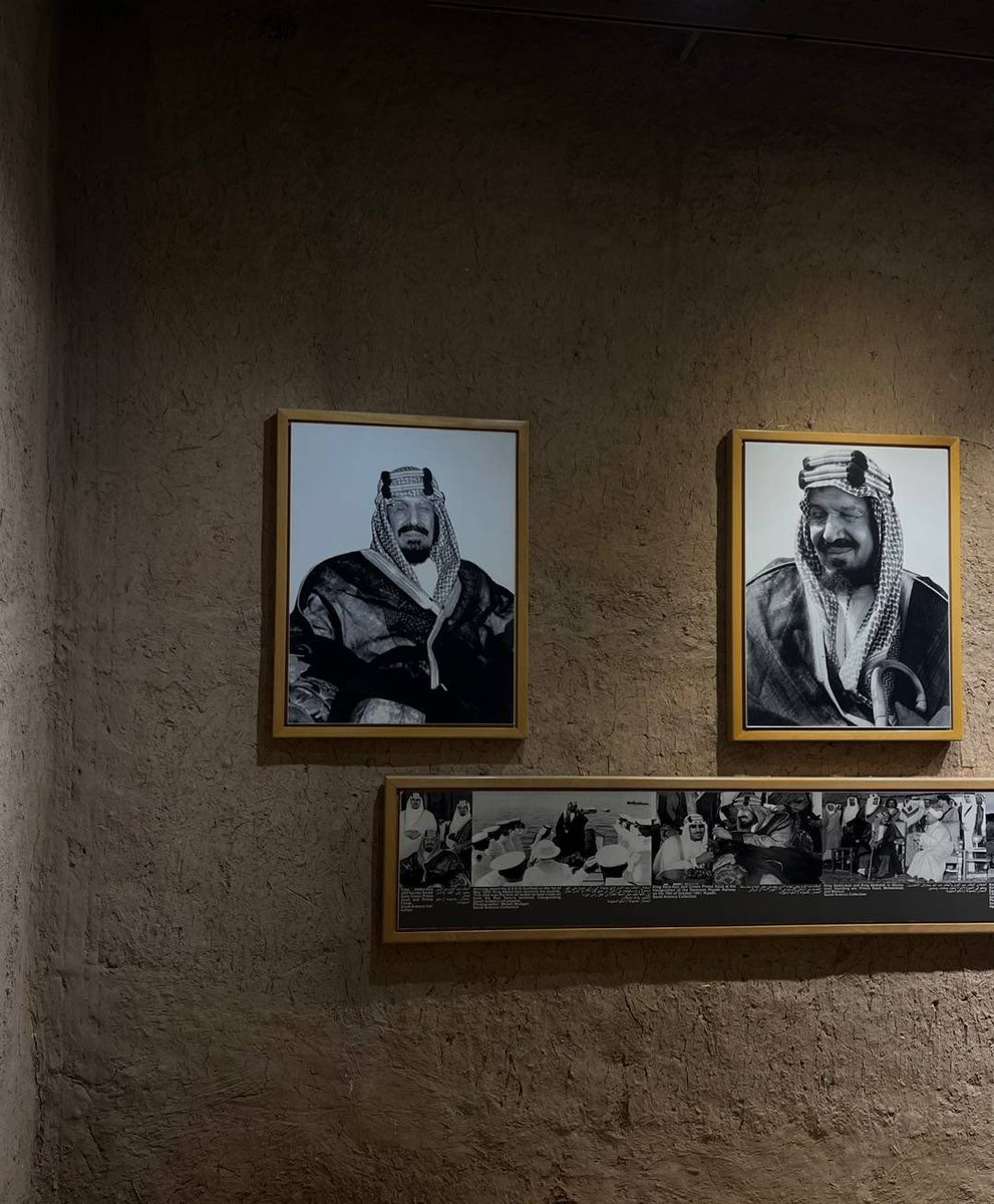 يا موطني منت بس ارض وبشر في نظام
انت امنا وانت ابونا وانت رب اسرتك

خليتنا بين هالعالم محط اهتمام
نماري العالمين بـ بشتك وغترتك

وسط ارضنا القبله ومنا تقدم الامام
يا ربنا كل هذا بفضلك وقدرتك

من يوم قام الموحد وانتهى الانقسام
محدٍ طمع يا بلدنا في ثمر شجرتك